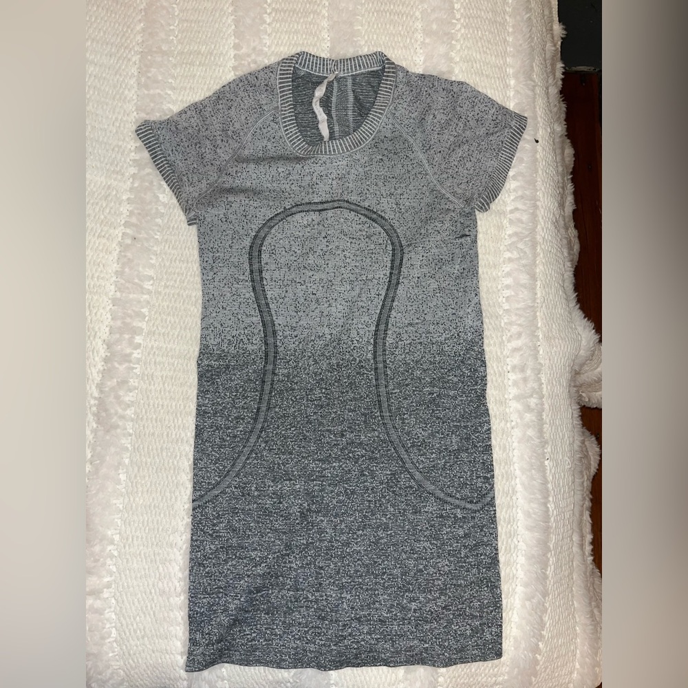 Lululemon swiftly tech shirt in size 2!!! Color no longer sold.